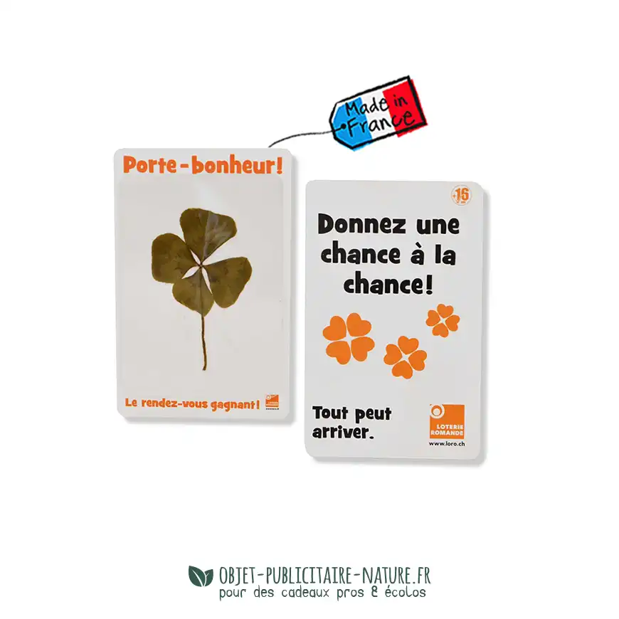 Carte de voeux publicitaire avec trèfle à 4 feuilles véritable