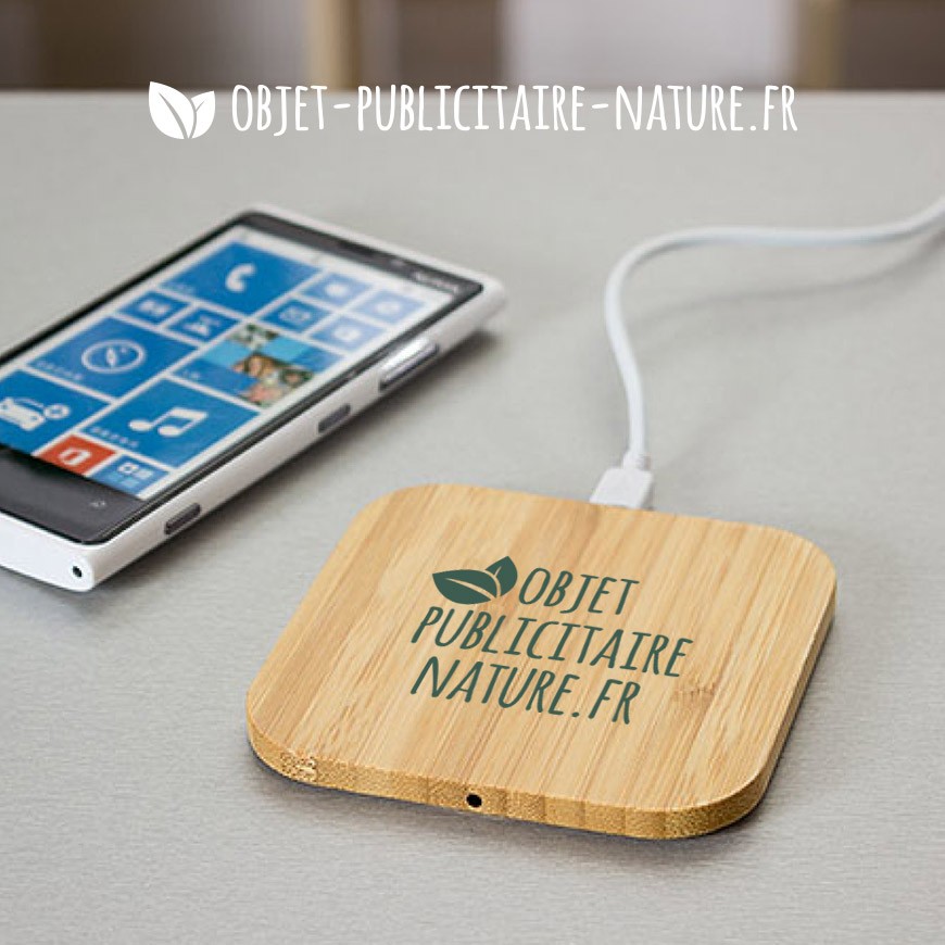 Chargeur sans fil publicitaire en bambou carré personnalisé par impression une couleur