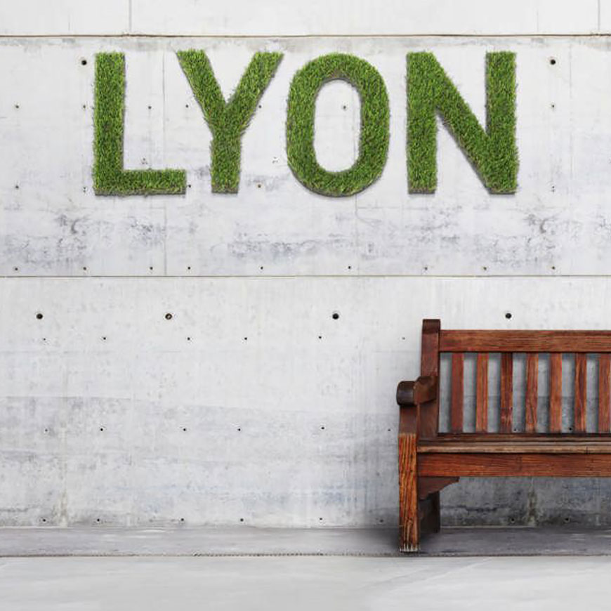 logo et lettres en végétal synthétique