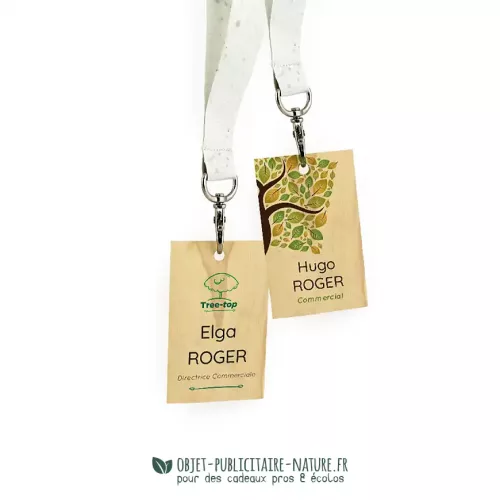 Un badge en bois personnalisable dans un format carte de visite.