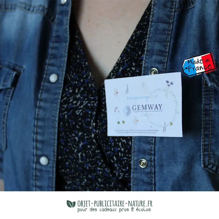 Badge publicitaire en papier graines avec pastille autocollante personnalisable